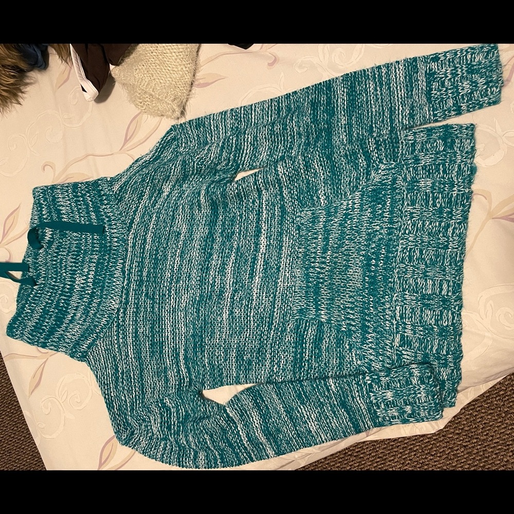 Sky blue color sweater with high neck, small size, in very good condition